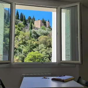 Apartment Centre: Beachside Steps From Port, Cassis